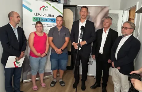 AKIRE BÜSZKÉK VAGYUNK - MOLNÁR ATTILA